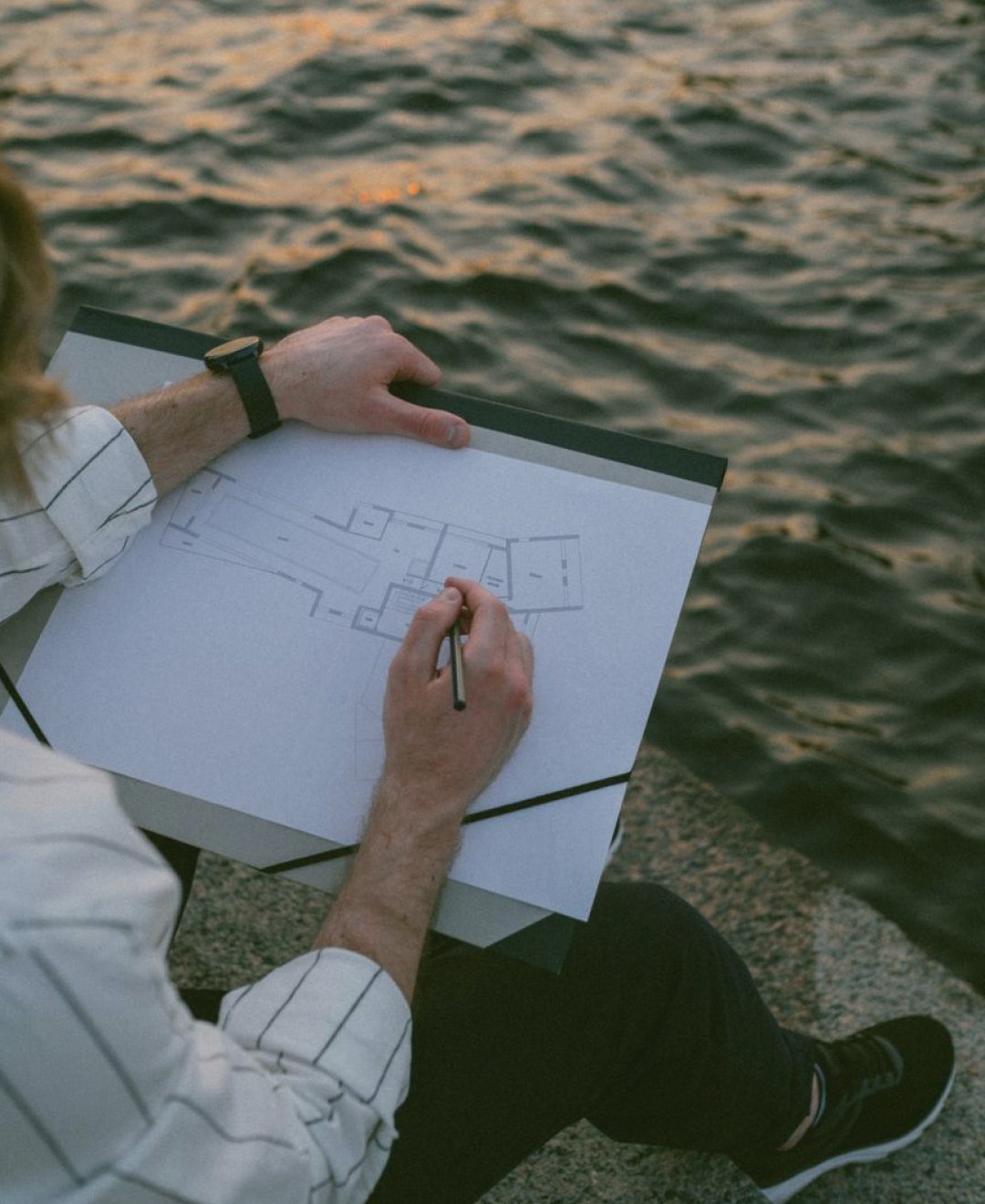 Marking Camera Positions on a Floor Plan: Rhys and the Cramped Office